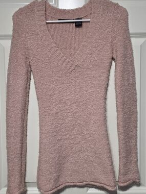 Tomfoolery Soft Blush V-Neck Sweater — Slim Bouclé Knit Size:S